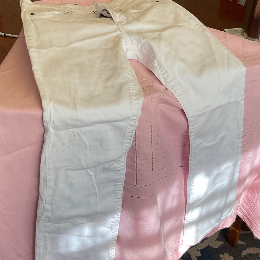 Kut from the Kloth Women's boot cut Jeans in White